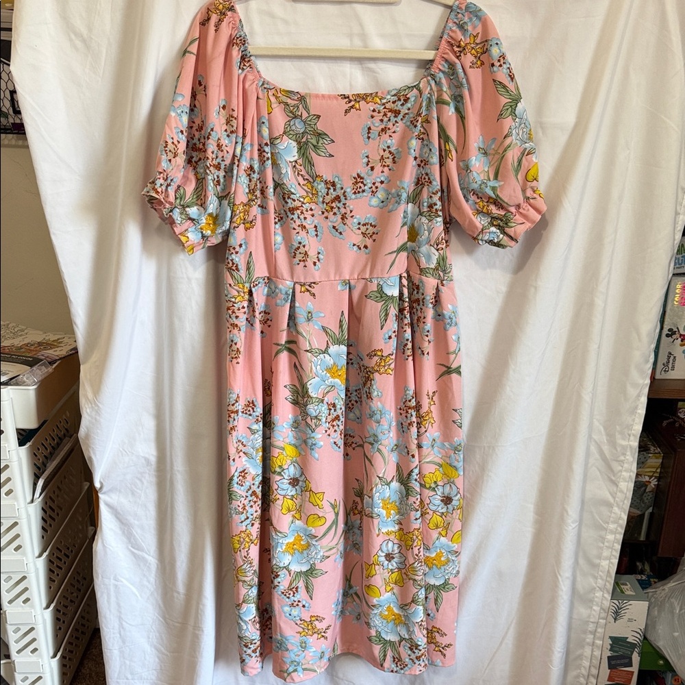 Chic Floral Midi Dress in Pink